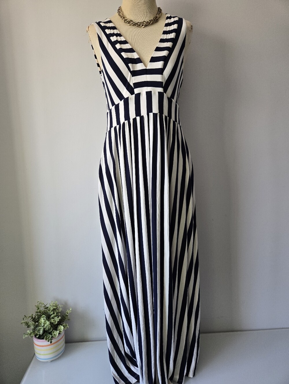 Boden Olympia Jersey Navy and White Vertical Stripe V-Neck Maxi Dress. Size 6 - Picture 1 of 11